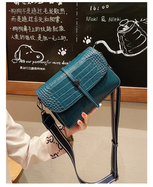 Zipper Oil Wax Leather Messenger Shoulder Bag | Art in Aging