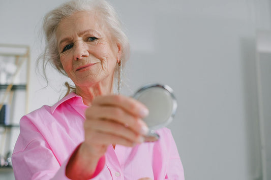 How to Tame Grey Hair Frizz: What Actually Calms Silver in Humidity