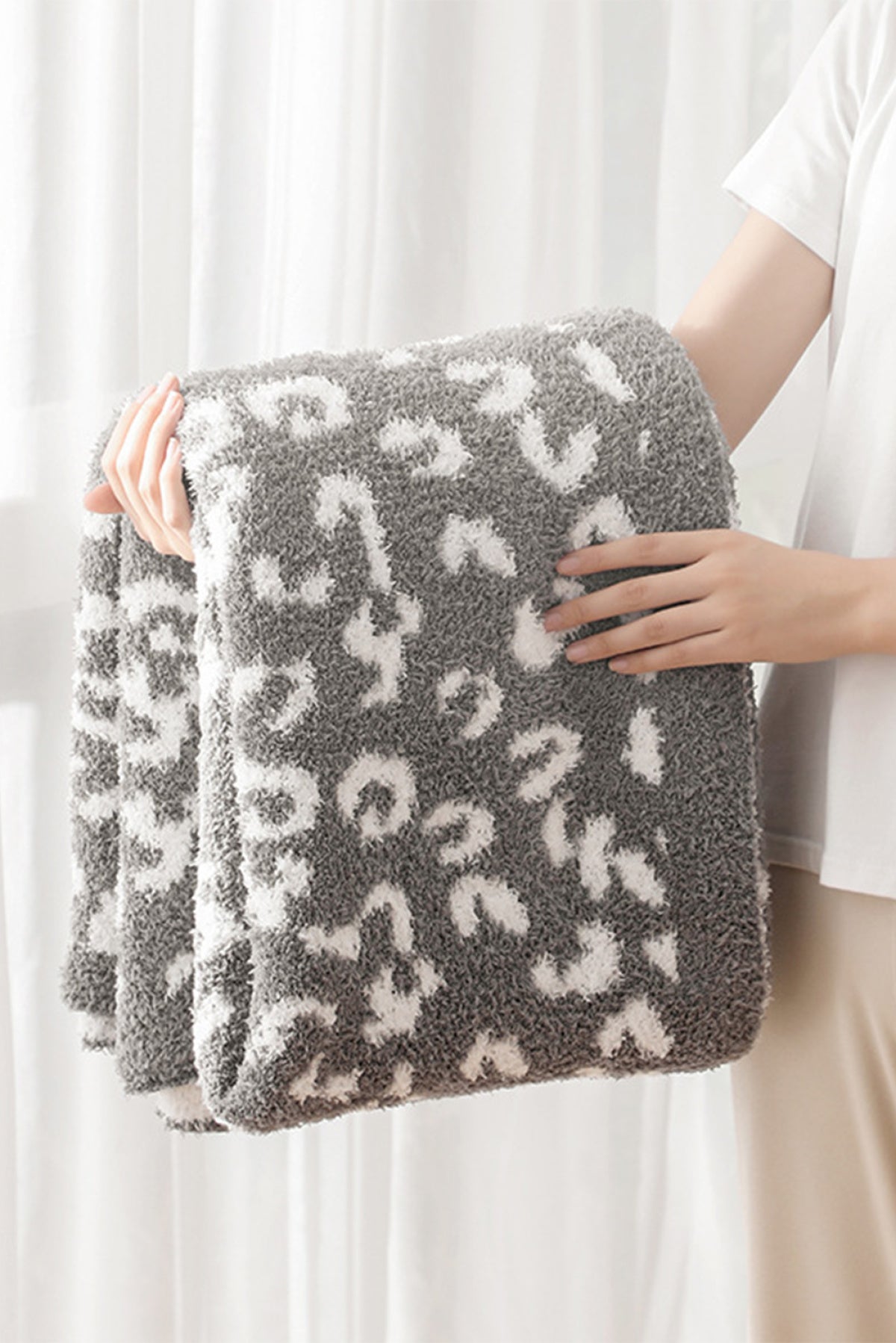 Leopard Grain Knitting Blanket | Art in Aging